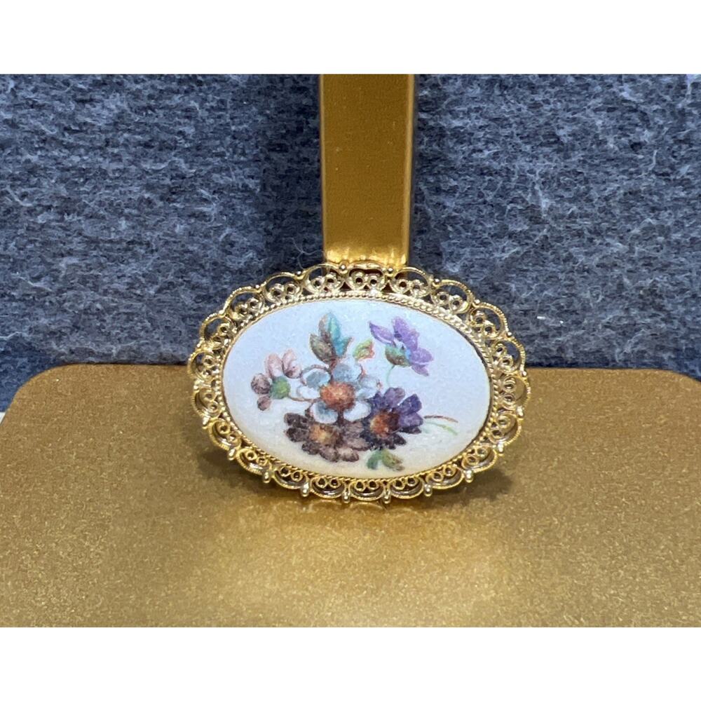 Vintage Gold-Tone Oval Cameo-Style Brooch Pin w/ A Hand-Painted - Picture 2 of 6